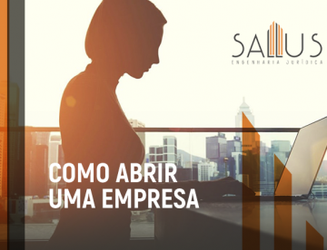 Ao fundo janela com vista para prédios e mulher mexendo em computador. Em primeiro plano está escrita a frase "como abrir uma empresa" e no alto, à direita, logo da Sallus Engenharia Jurídica