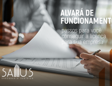 Mãos de um homem cruzadas sobre a mesa e a mão de uma mulher segurando uma caneta sobre um papel. Em primeiro plano lê-se a frase: Alvará de funcionamento: passos para você conseguir a licença para sua empresa